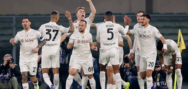 نابولي يخطف فوزًا ثمينًا في الوقت القاتل من هيلاس فيرونا