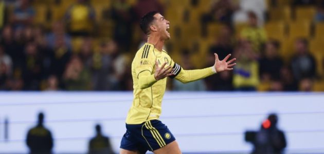 هل يرتدي رونالدو قميص ألميريا؟.. مدرب الفريق يكشف الحقيقة