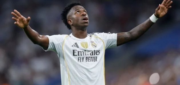 فينيسيوس جونيور يقترب من دوري روشن بعرض تاريخي