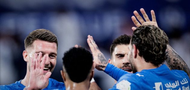 الهلال يعبر ضمك بصعوبة ويواصل مطاردة الصدارة